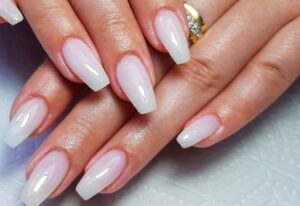 Acrylic vs Gel Nails: Which One Is Right for You